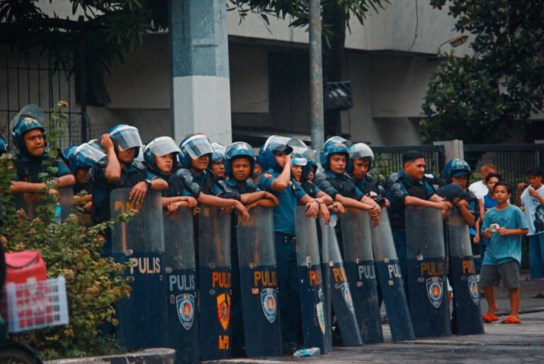 Genova Sestri, tafferugli al corteo per la sicurezza con la destra schierata: cronisti aggrediti