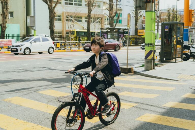 A scuola in bici, i progetti concreti dalle strade scolastiche alle città 30