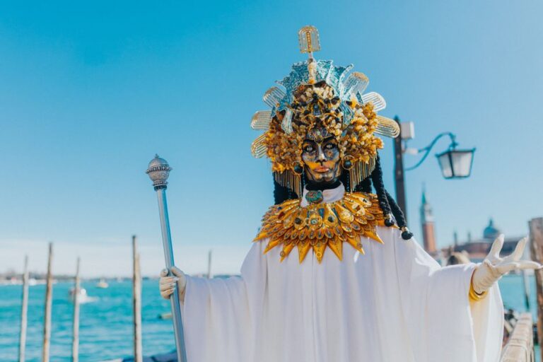 Mostra del cinema di Venezia, Leone d'oro a 'Woman Unknown' la rivincita delle donne